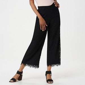 NWOT-Isaac Mizrahi- Floral Lace Knit Culotte Pants